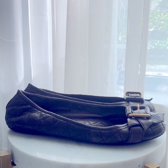 BURBERRY- leather flats with golden accent - Picture 2 of 8